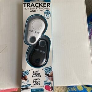 Nwt Tracker for smart phones and keys T5